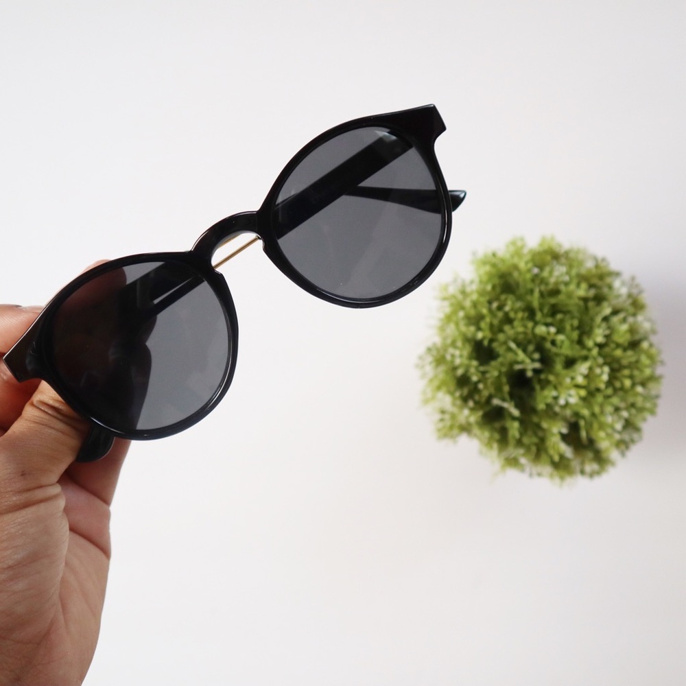 Black Round Retro Sunglasses